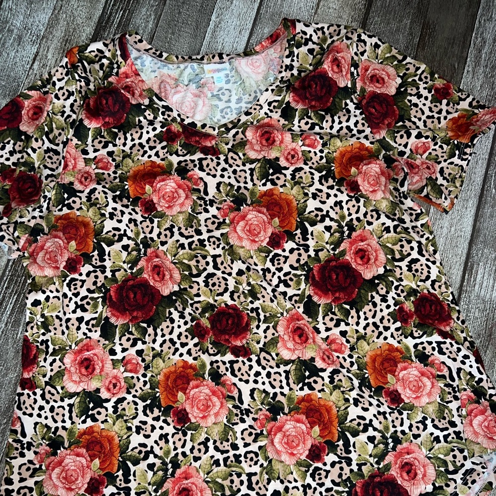 2xl LuLaRoe top